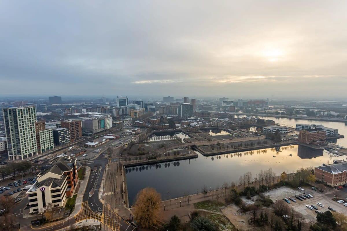 Modern 2 Bed Salford Apartment Stunning Views Manchester Kültér fotó