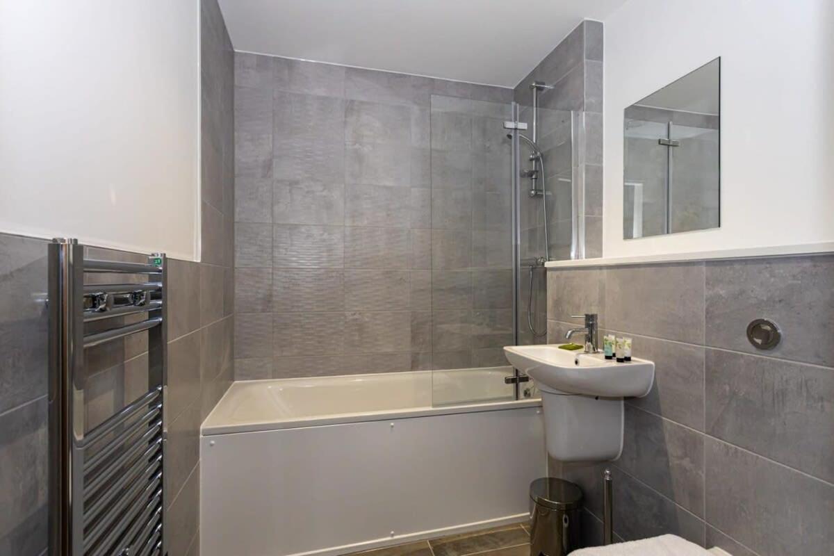 Modern 2 Bed Salford Apartment Stunning Views Manchester Kültér fotó